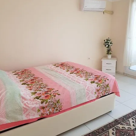 Ege Yildizi Sitesi 아파트